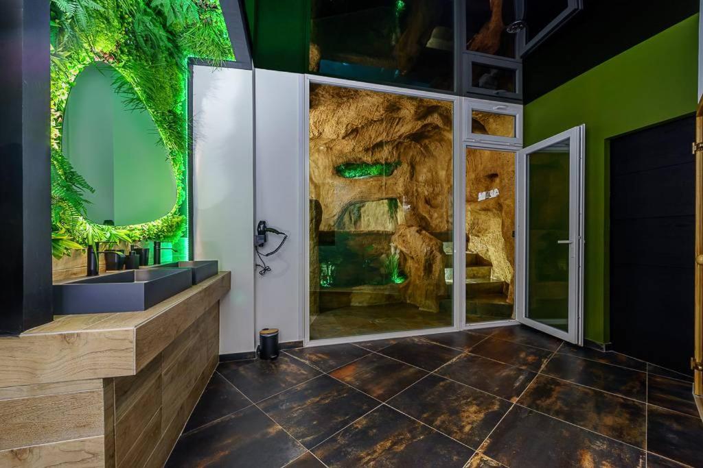 Evasion Antillaise Hotel Marseille Bagian luar foto